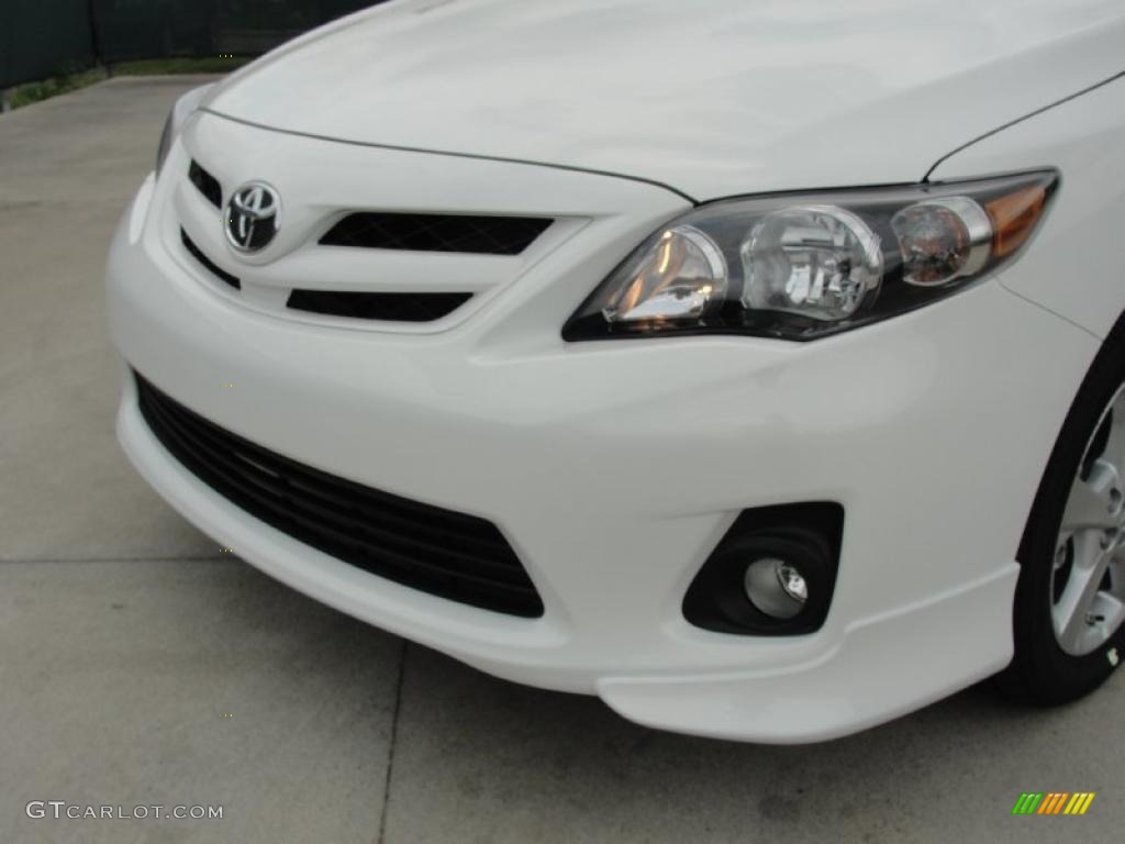 2011 Corolla S - Super White / Dark Charcoal photo #10