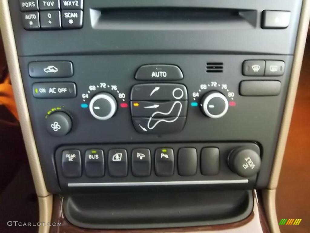 2011 Volvo XC90 3.2 AWD Controls Photo #49235616