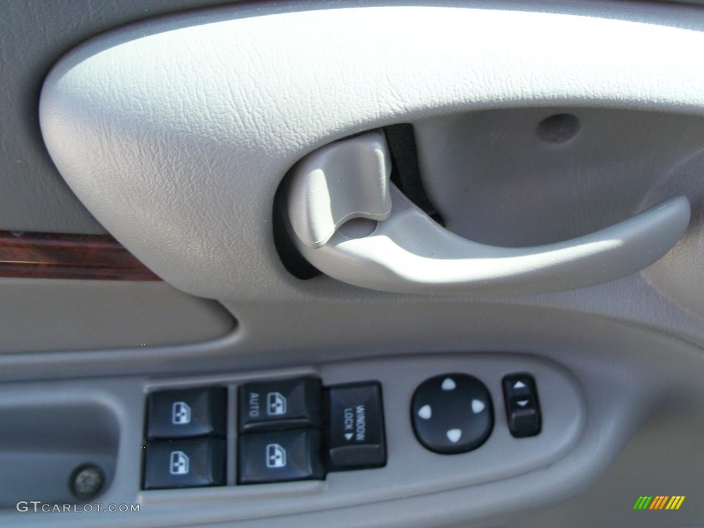 2003 Impala  - White / Medium Gray photo #10