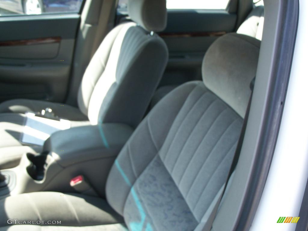 2003 Impala  - White / Medium Gray photo #18