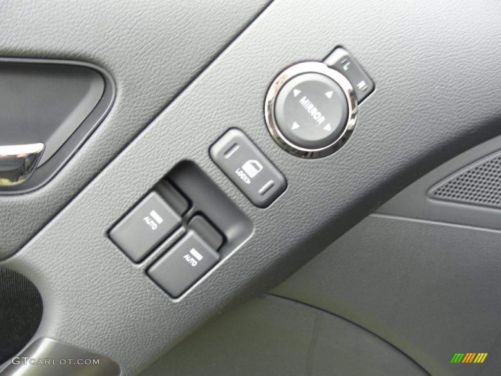 2011 Hyundai Genesis Coupe 2.0T Premium Controls Photo #49236852