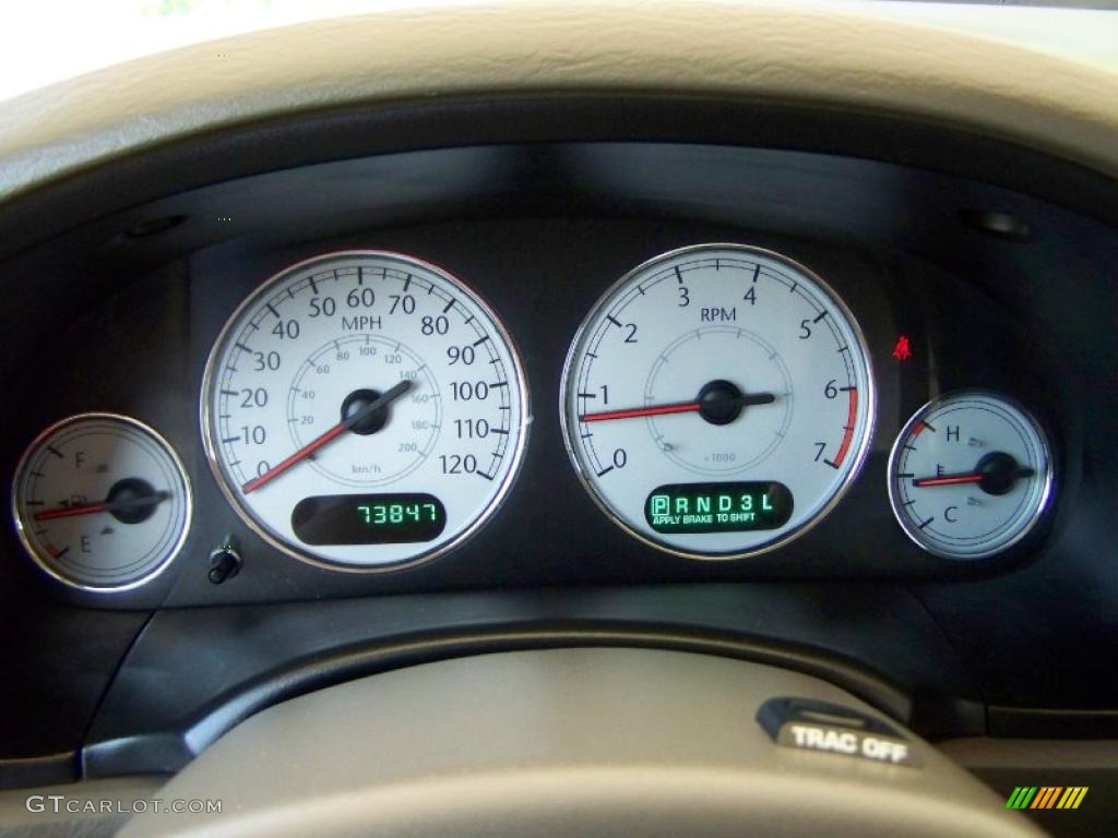 2007 Chrysler Town & Country Limited Gauges Photo #49241517