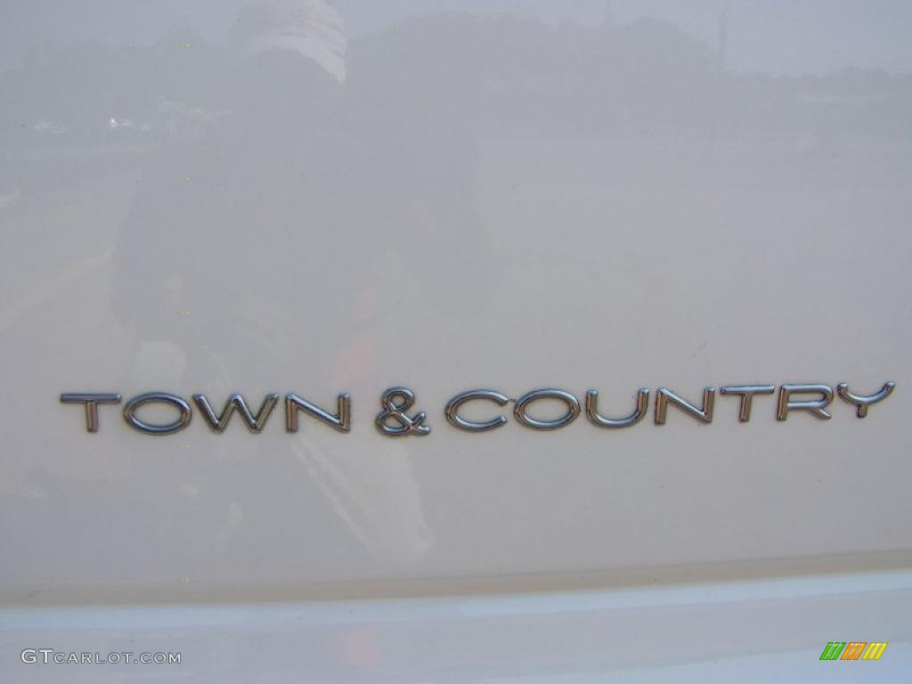 2007 Chrysler Town & Country Limited Marks and Logos Photo #49241946