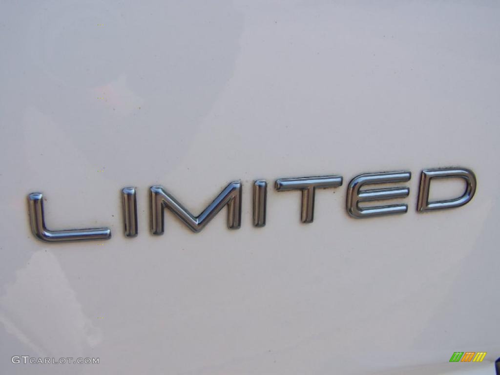 2007 Chrysler Town & Country Limited Marks and Logos Photos