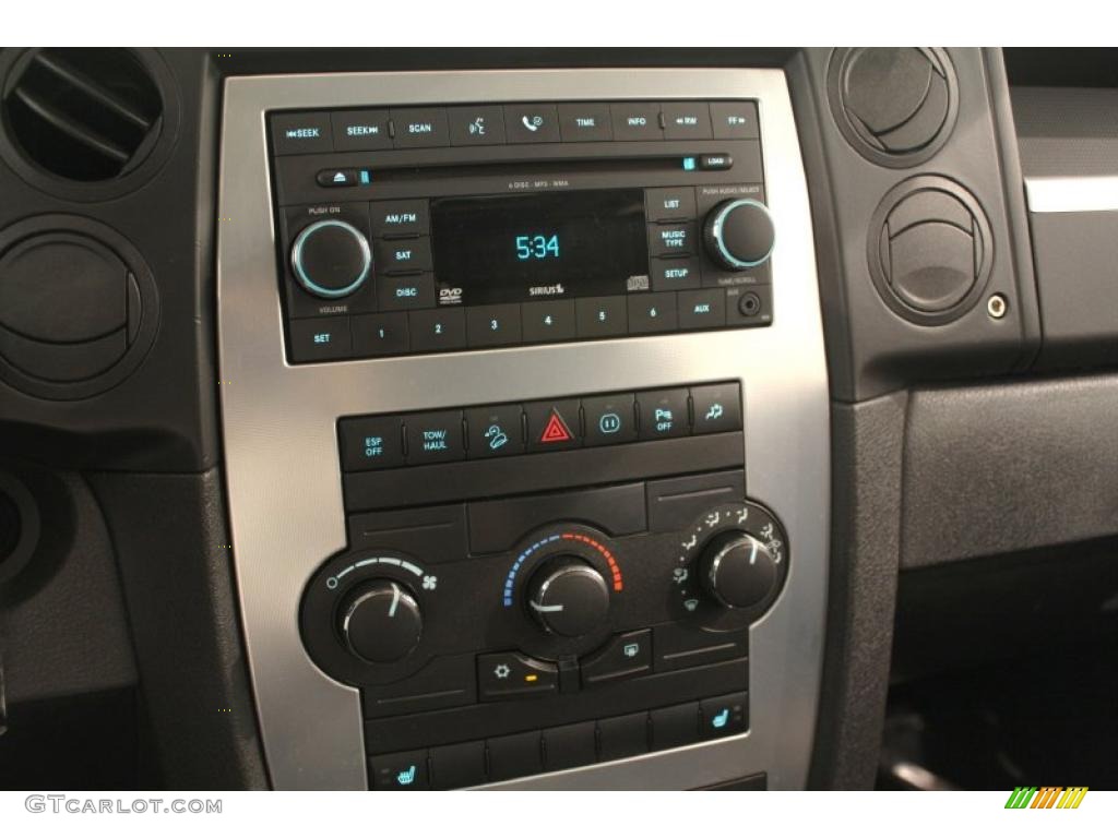 2008 Jeep Commander Sport 4x4 Controls Photo #49246337