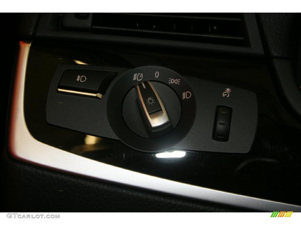 2011 5 Series 528i Sedan - Dark Graphite Metallic / Black photo #16