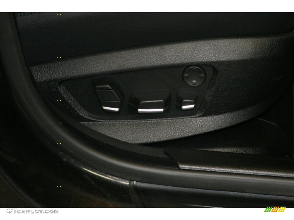 2011 5 Series 528i Sedan - Dark Graphite Metallic / Black photo #26
