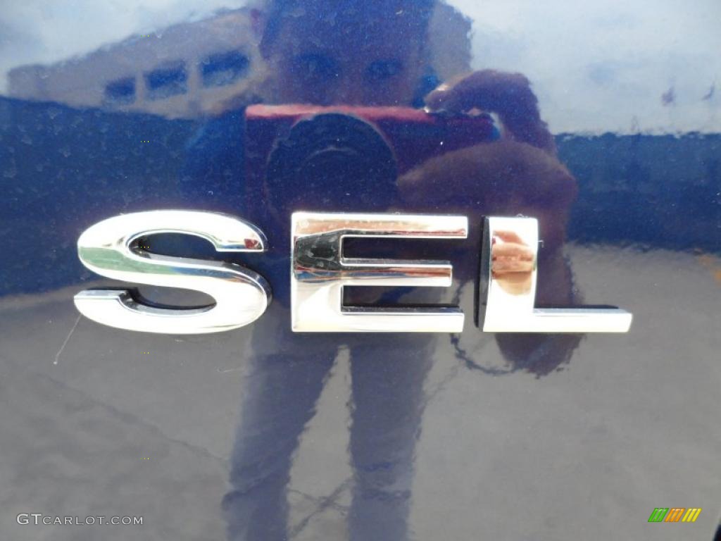2011 Ford Edge SEL Marks and Logos Photos