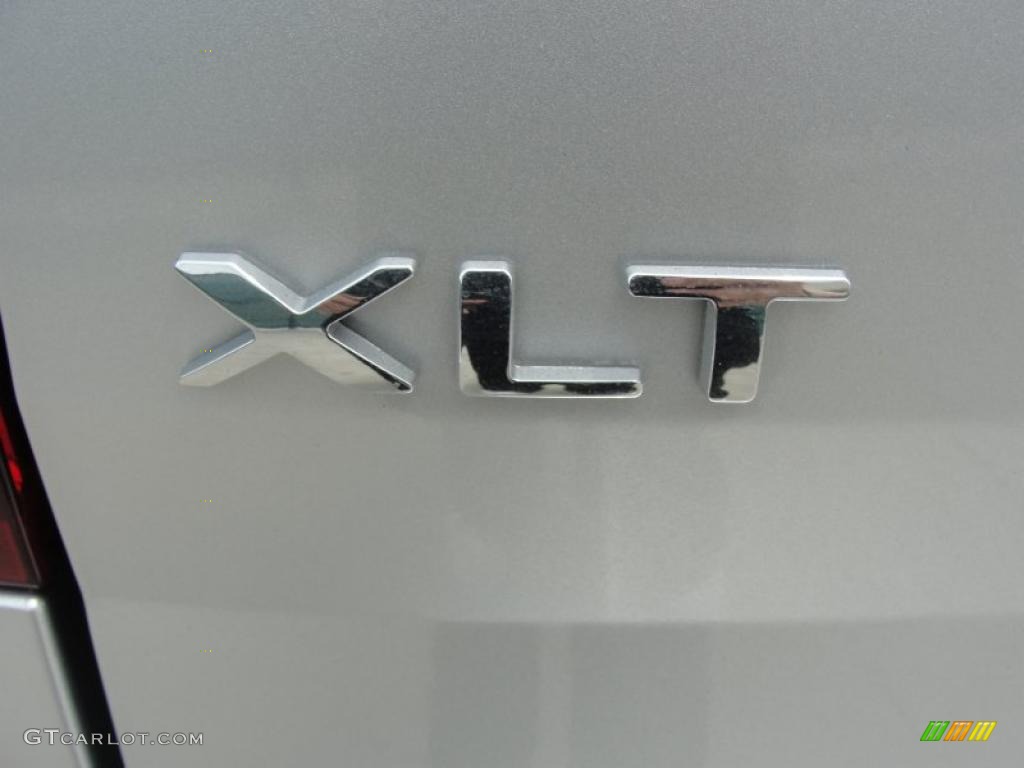 2011 Explorer XLT - Ingot Silver Metallic / Charcoal Black photo #14