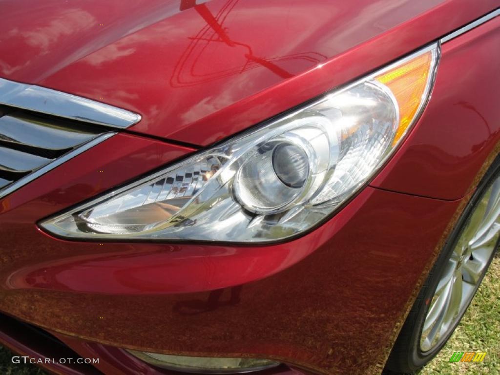 2011 Sonata SE - Venetian Red / Black photo #9