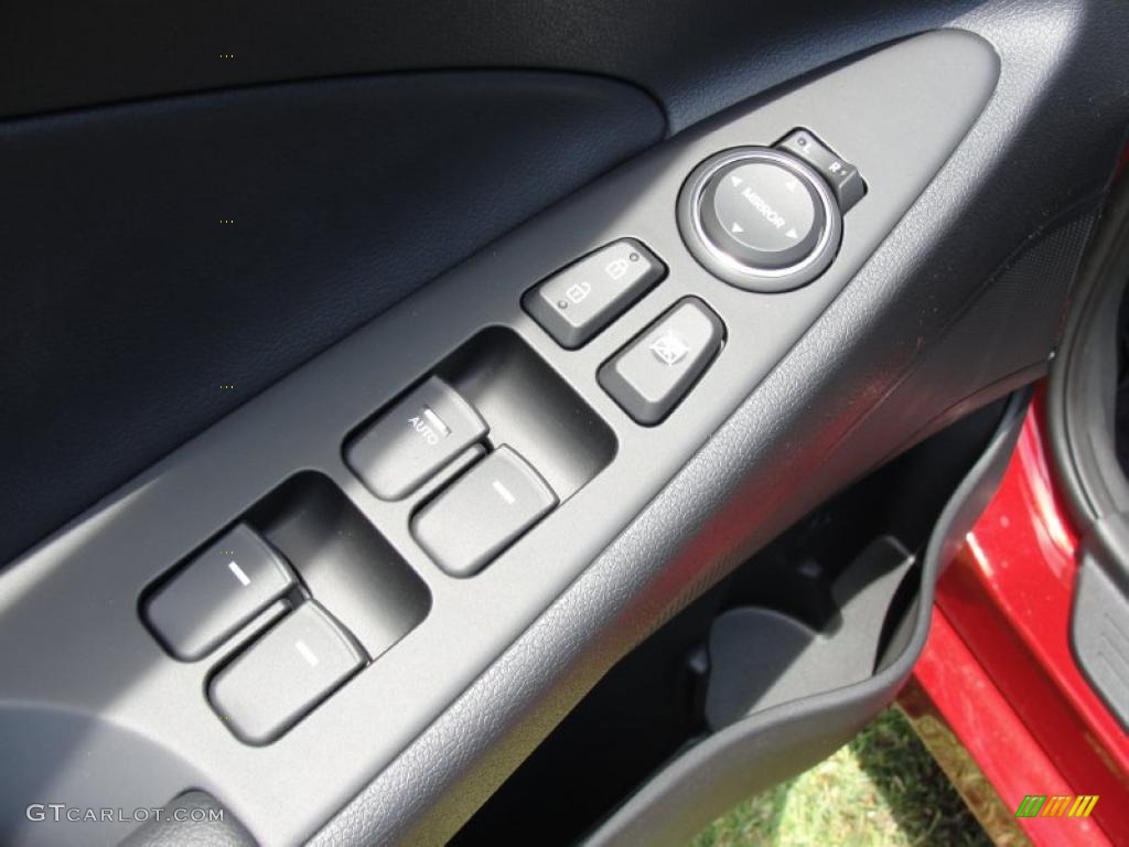 2011 Sonata SE - Venetian Red / Black photo #22
