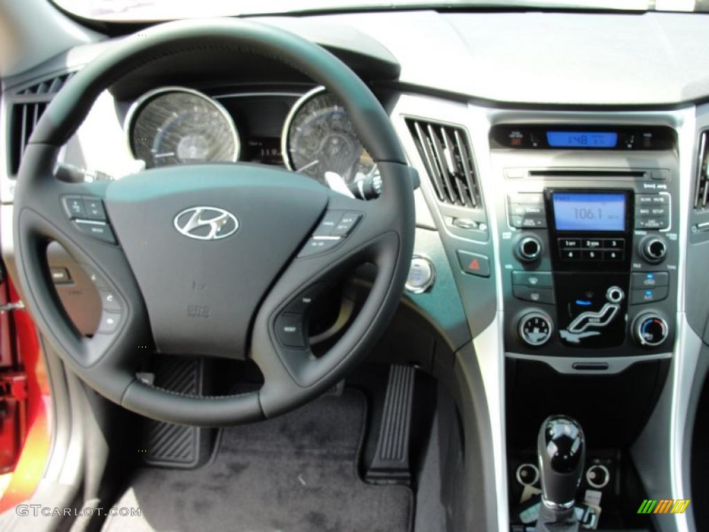 2011 Sonata SE - Venetian Red / Black photo #25