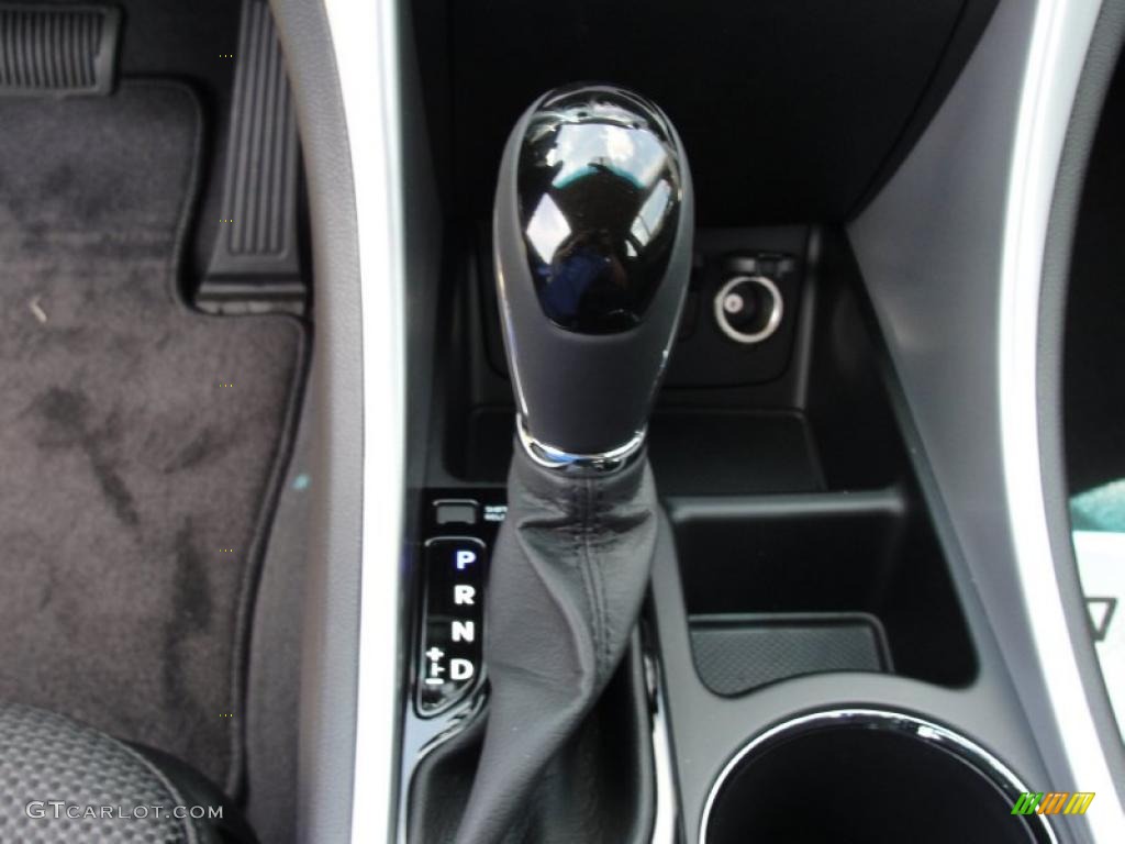 2011 Sonata SE - Venetian Red / Black photo #31