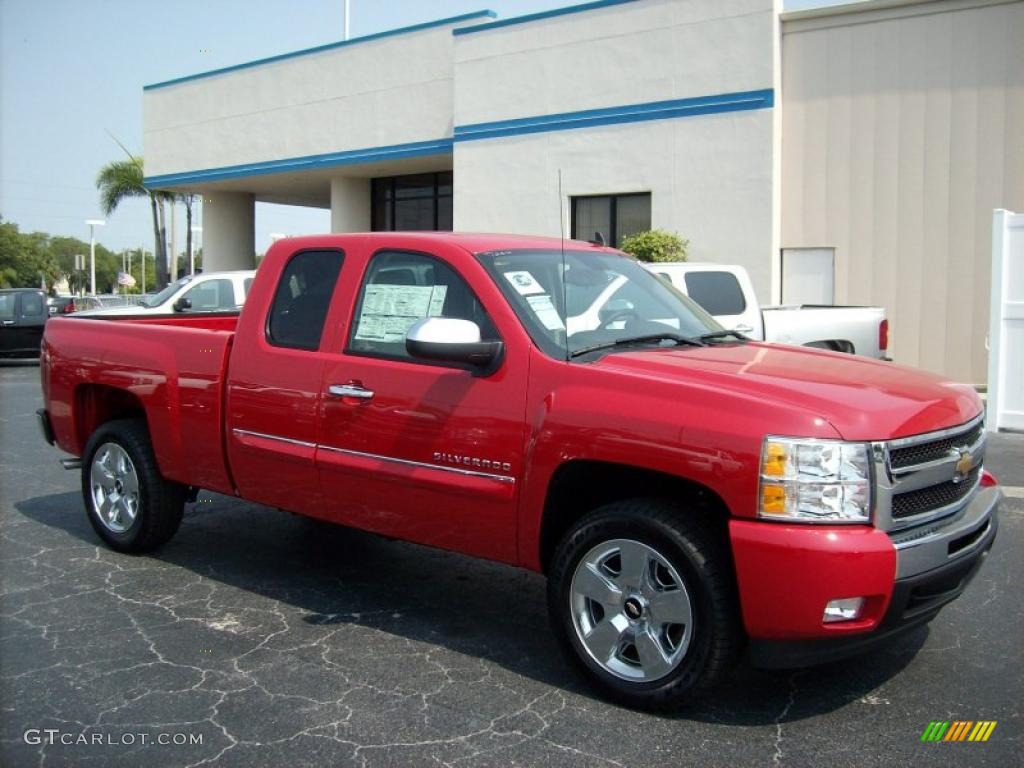 2011 Silverado 1500 LT Extended Cab - Victory Red / Light Titanium/Ebony photo #4