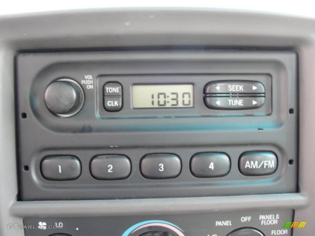 2000 Ford F150 XL Regular Cab Controls Photo #49257494