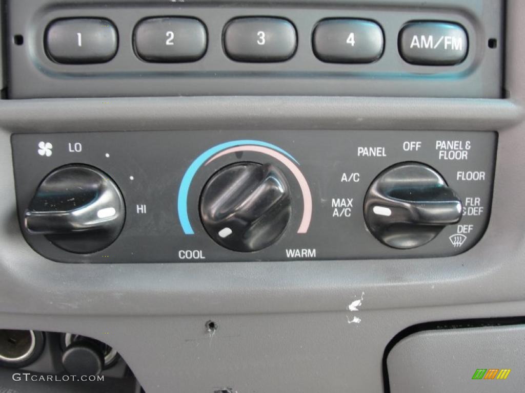 2000 Ford F150 XL Regular Cab Controls Photo #49257512
