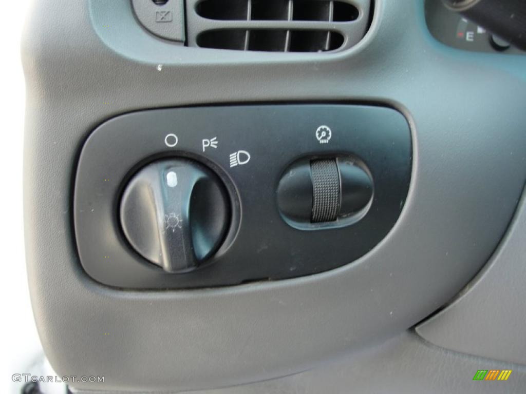 2000 Ford F150 XL Regular Cab Controls Photo #49257581