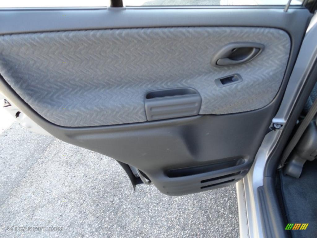 2001 Suzuki Grand Vitara JLX 4x4 Gray Door Panel Photo #49258883