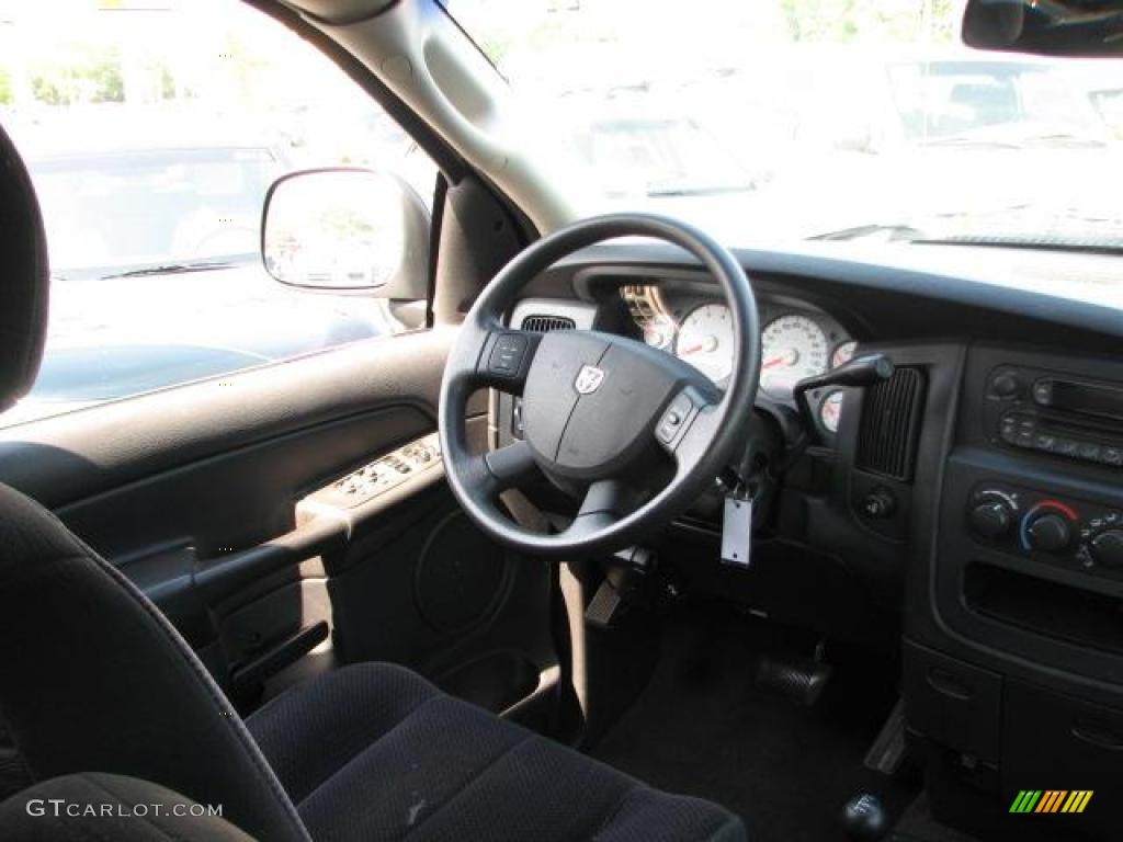 2004 Ram 2500 SLT Quad Cab 4x4 - Black / Dark Slate Gray photo #17