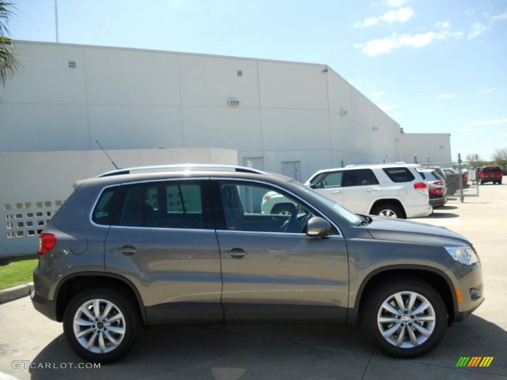 2011 Tiguan SE - Alpine Gray Metallic / Charcoal photo #8