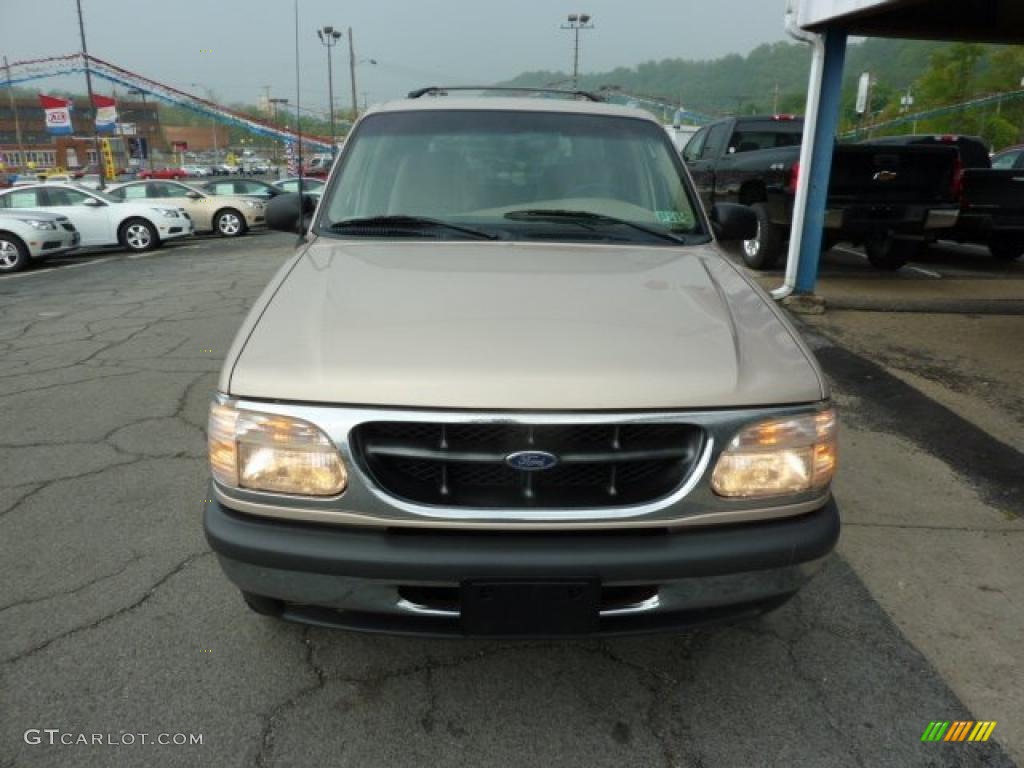 1998 Explorer XLT 4x4 - Light Prairie Tan Metallic / Medium Prairie Tan photo #4