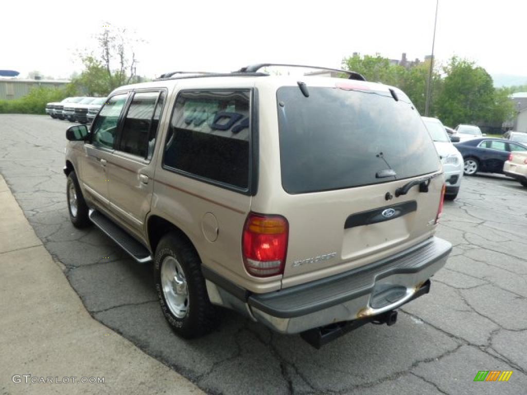 1998 Explorer XLT 4x4 - Light Prairie Tan Metallic / Medium Prairie Tan photo #8