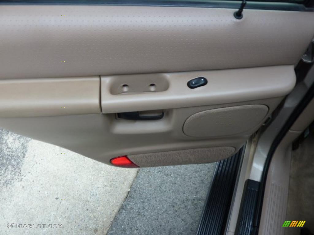 1998 Explorer XLT 4x4 - Light Prairie Tan Metallic / Medium Prairie Tan photo #16