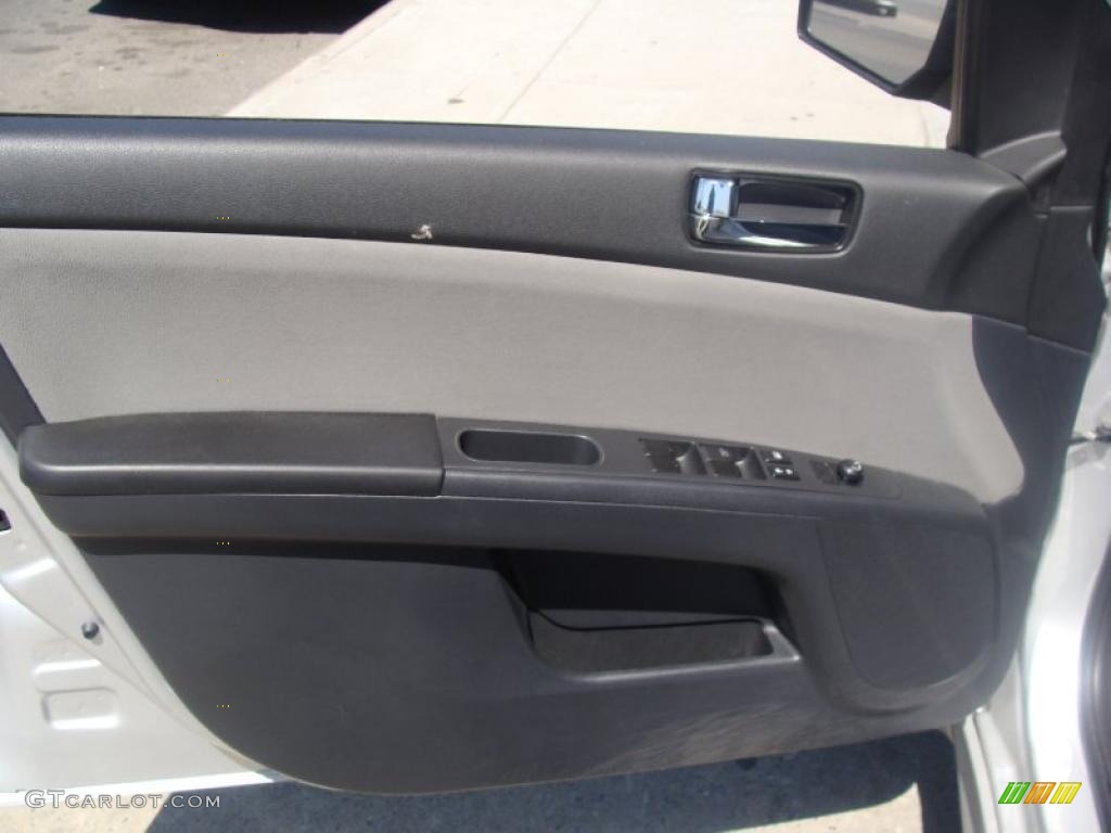 2011 Nissan Sentra 2.0 SR Charcoal Door Panel Photo #49266806