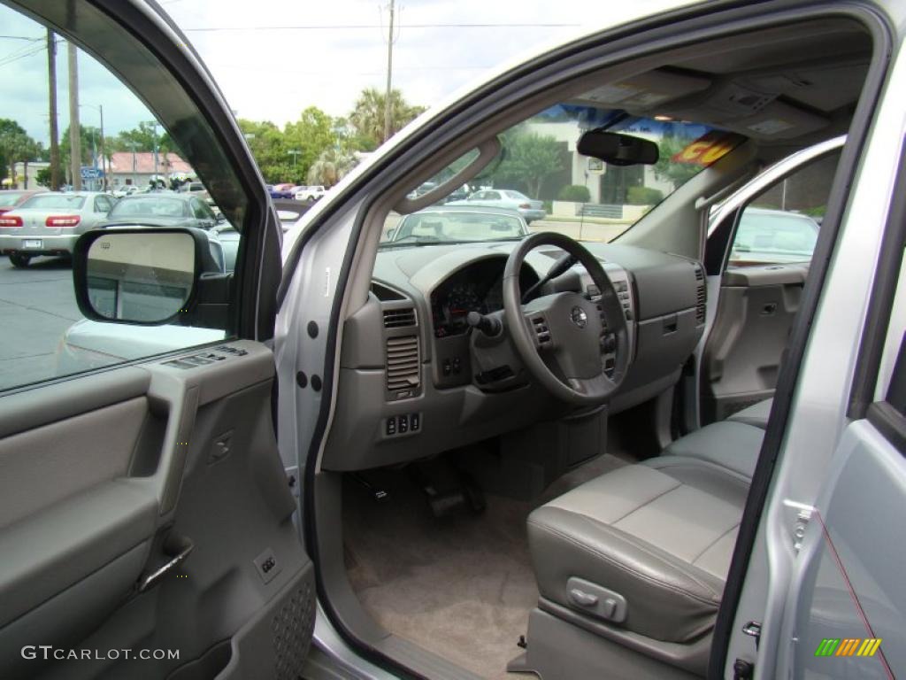 Graphite/Titanium Interior 2005 Nissan Titan LE Crew Cab 4x4 Photo #49267901