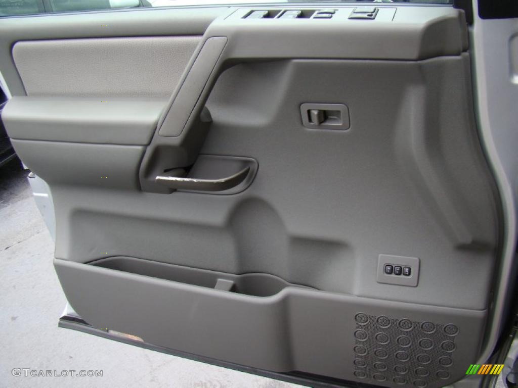 2005 Nissan Titan LE Crew Cab 4x4 Graphite/Titanium Door Panel Photo #49268036