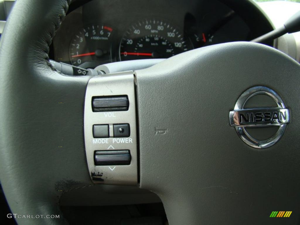 2005 Nissan Titan LE Crew Cab 4x4 Controls Photo #49268087