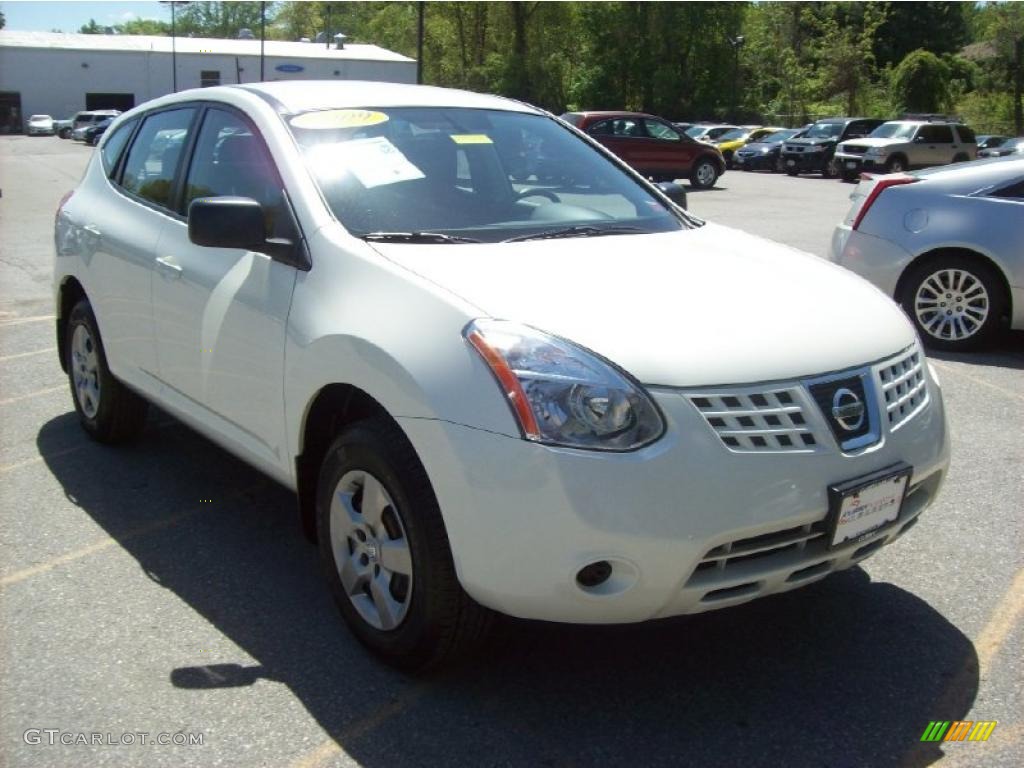 Phantom White Nissan Rogue