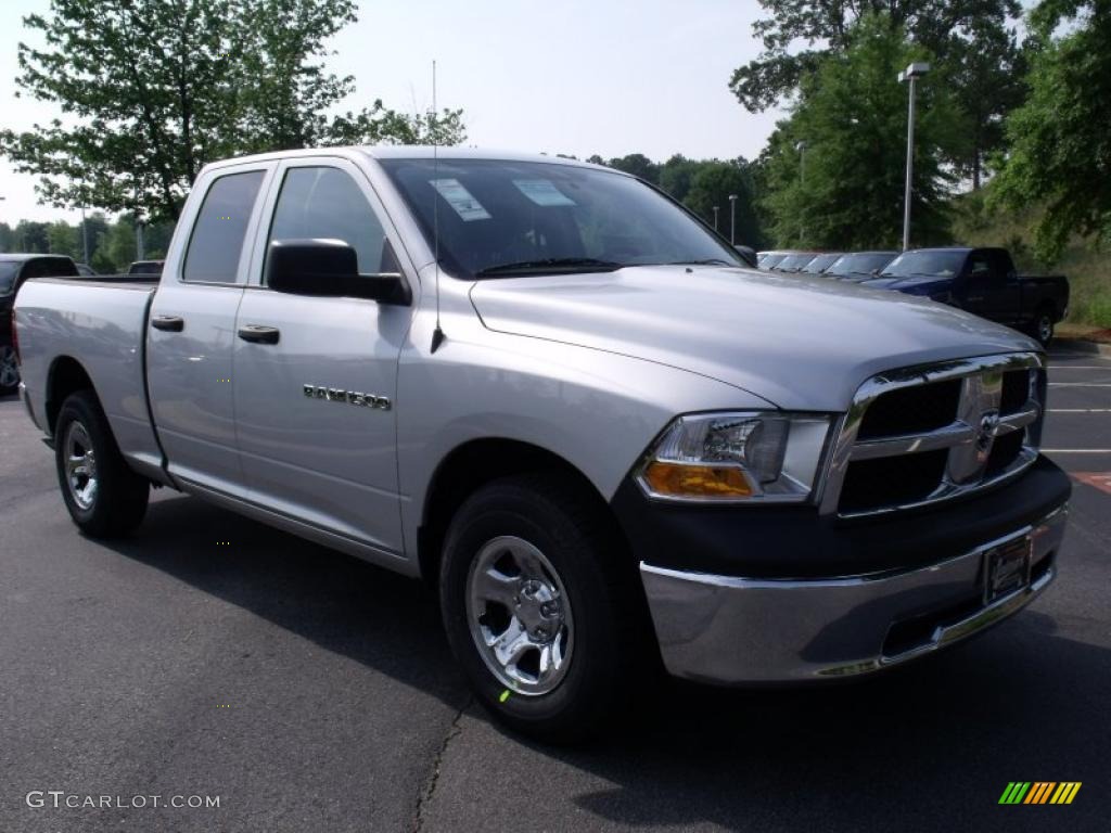 2011 Ram 1500 ST Quad Cab - Bright Silver Metallic / Dark Slate Gray/Medium Graystone photo #4