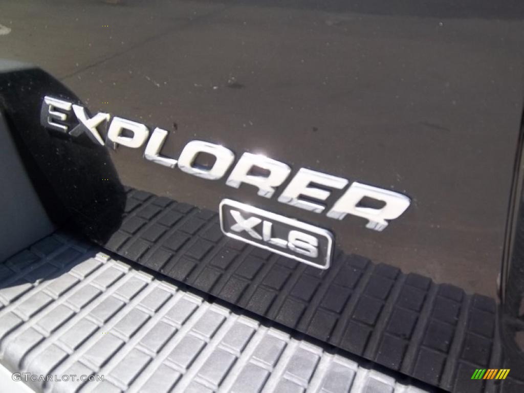 2002 Explorer XLS 4x4 - Black Clearcoat / Graphite photo #5