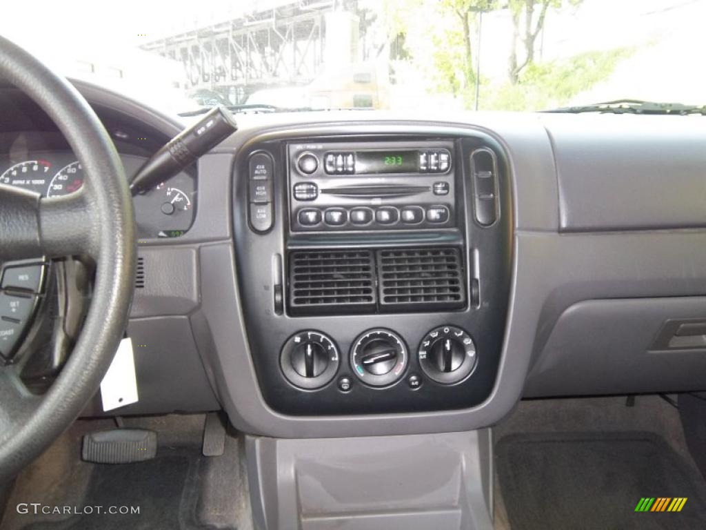 2002 Explorer XLS 4x4 - Black Clearcoat / Graphite photo #15