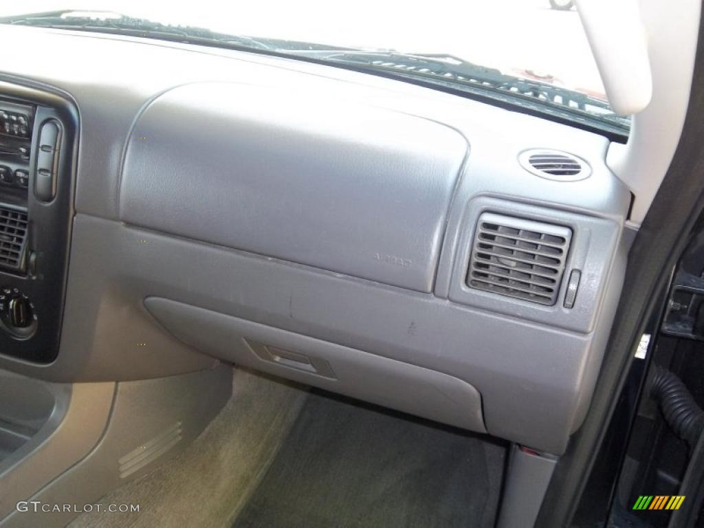 2002 Explorer XLS 4x4 - Black Clearcoat / Graphite photo #17