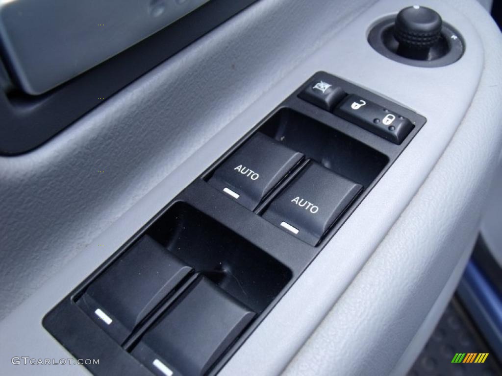 2007 Dodge Durango SLT Controls Photo #49274699