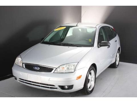 2007 Ford Focus ZX5 SES Hatchback Data, Info and Specs