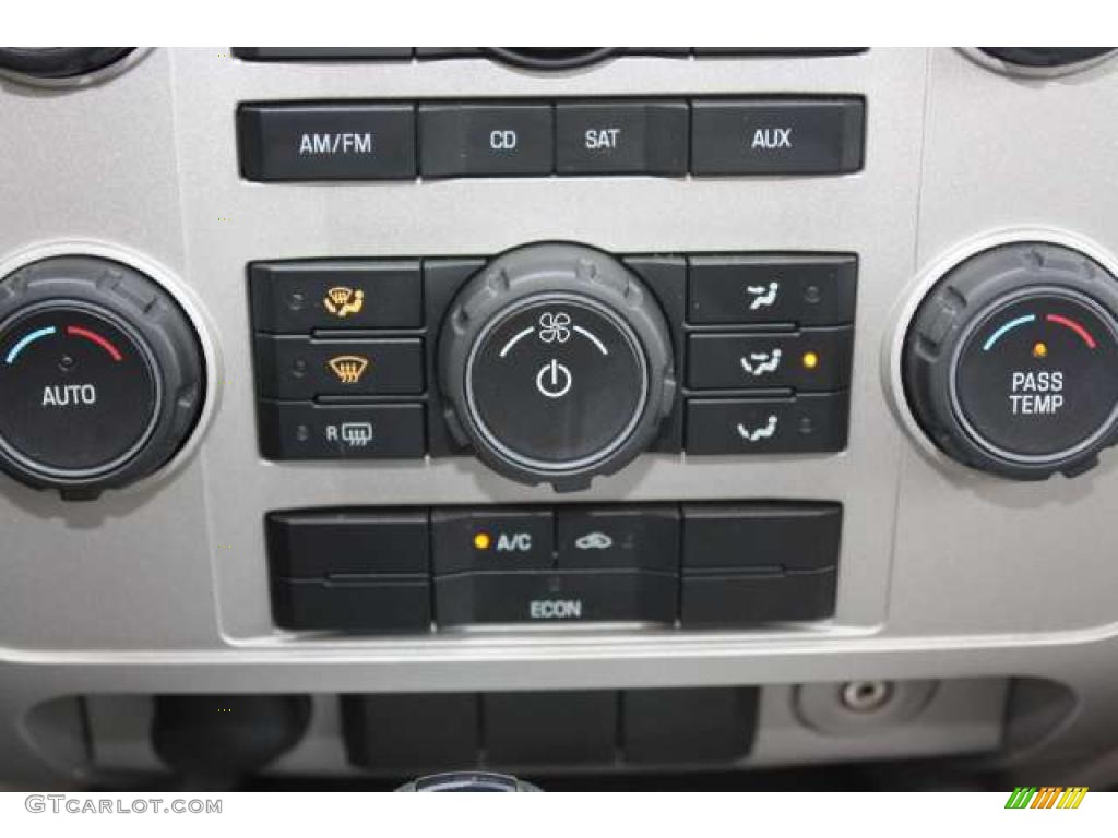 2008 Ford Escape Hybrid 4WD Controls Photo #49275566