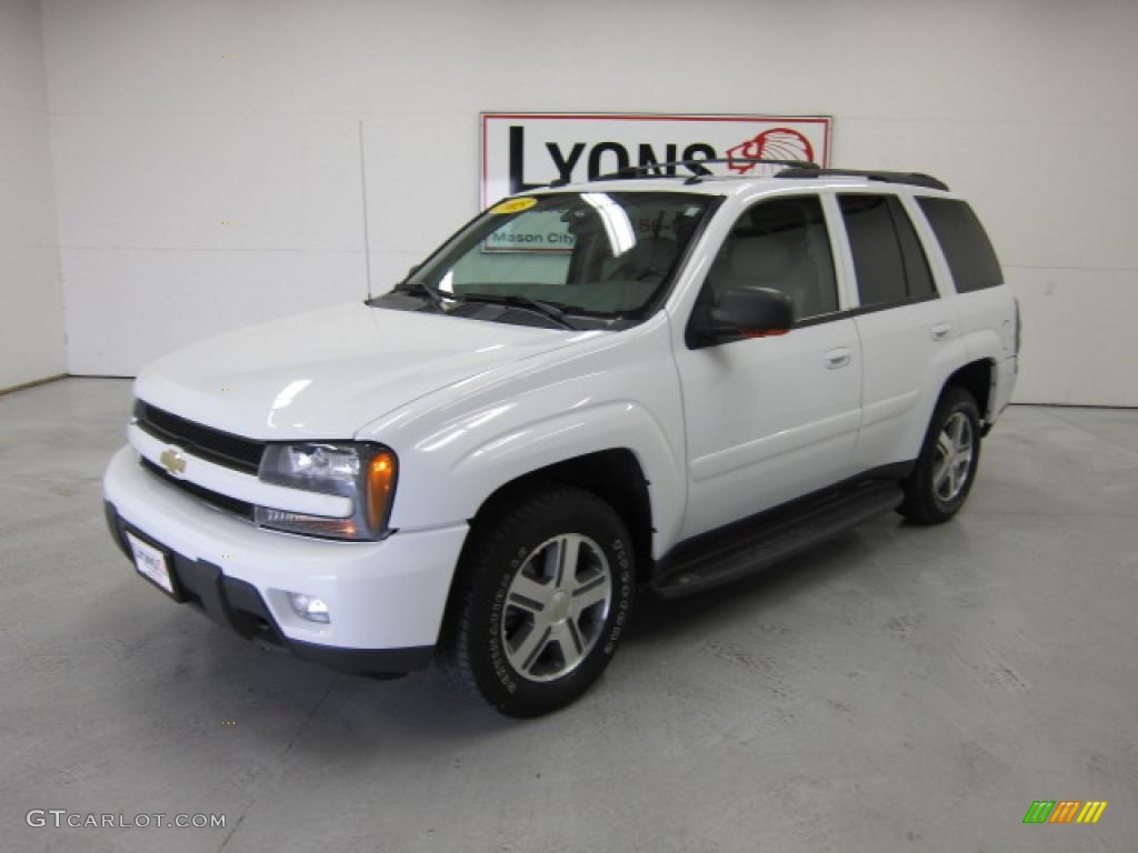 2005 TrailBlazer LT 4x4 - Summit White / Light Gray photo #1