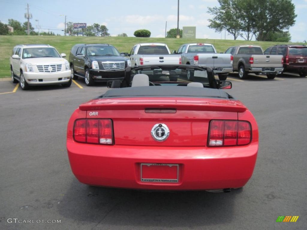 2008 Mustang V6 Deluxe Convertible - Torch Red / Light Graphite photo #4