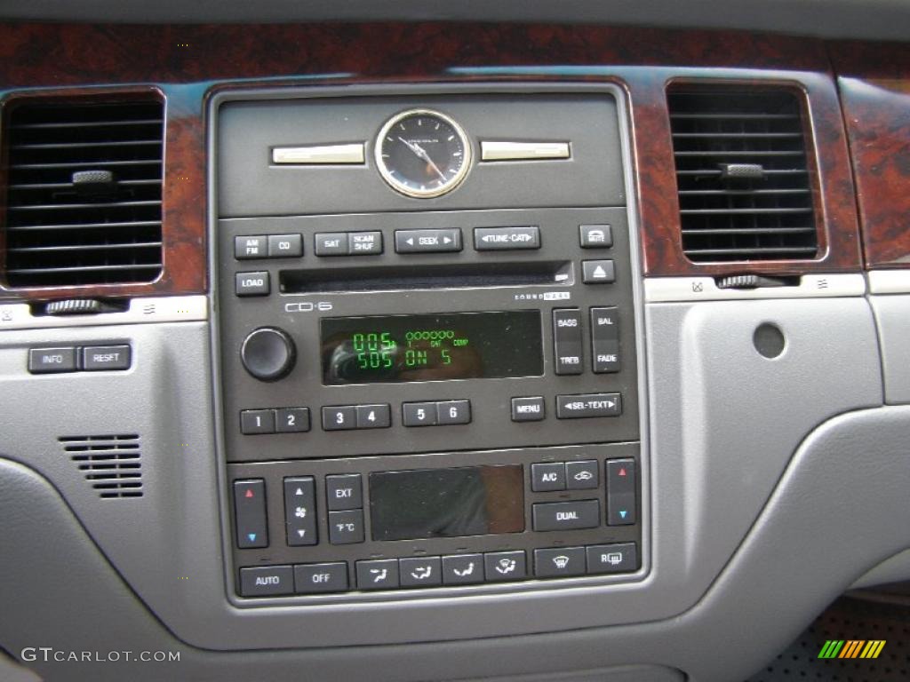 2006 Lincoln Town Car Signature Controls Photo #49288391