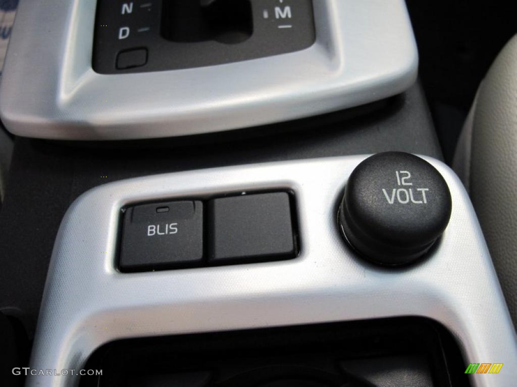 2011 Volvo C30 T5 Controls Photo #49288901