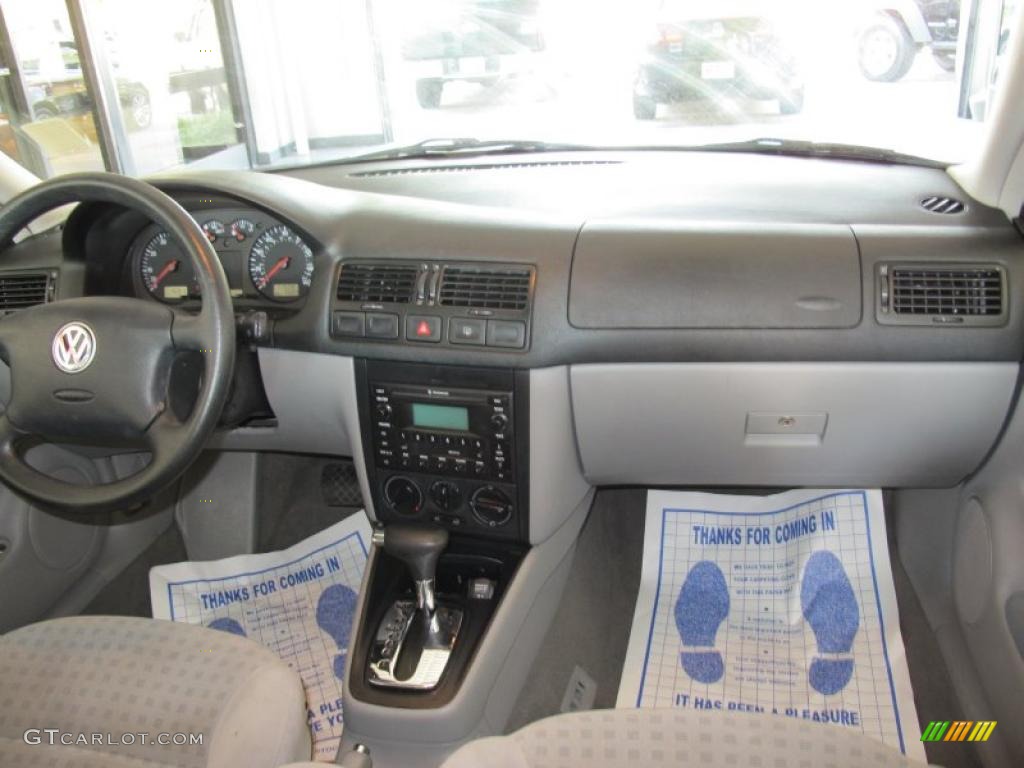 Grey Interior 2002 Volkswagen Jetta GLS Sedan Photo #49290188