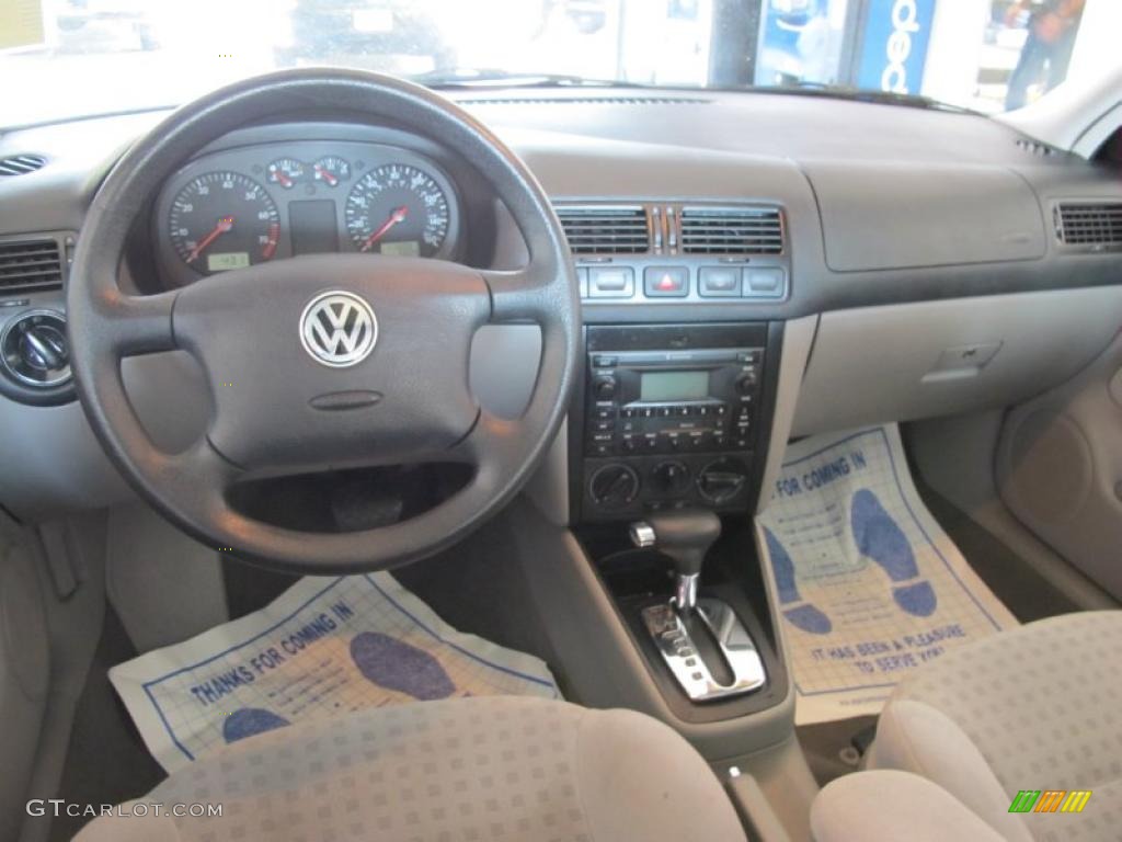 2002 Volkswagen Jetta GLS Sedan Grey Dashboard Photo #49290224