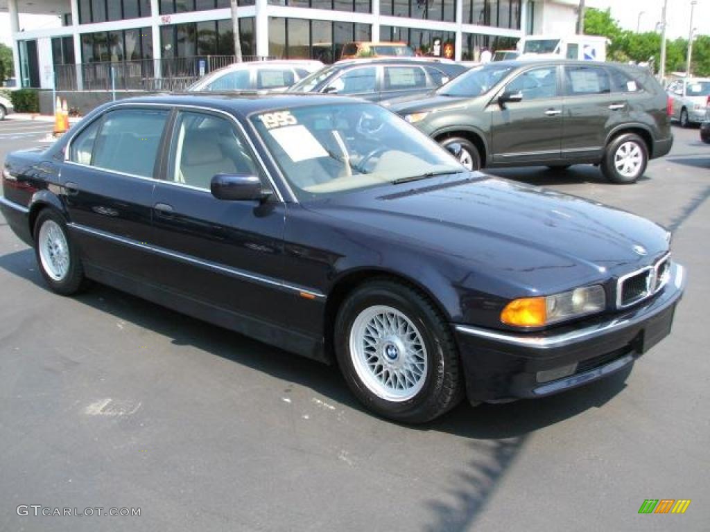 Orient Blue Metallic BMW 7 Series