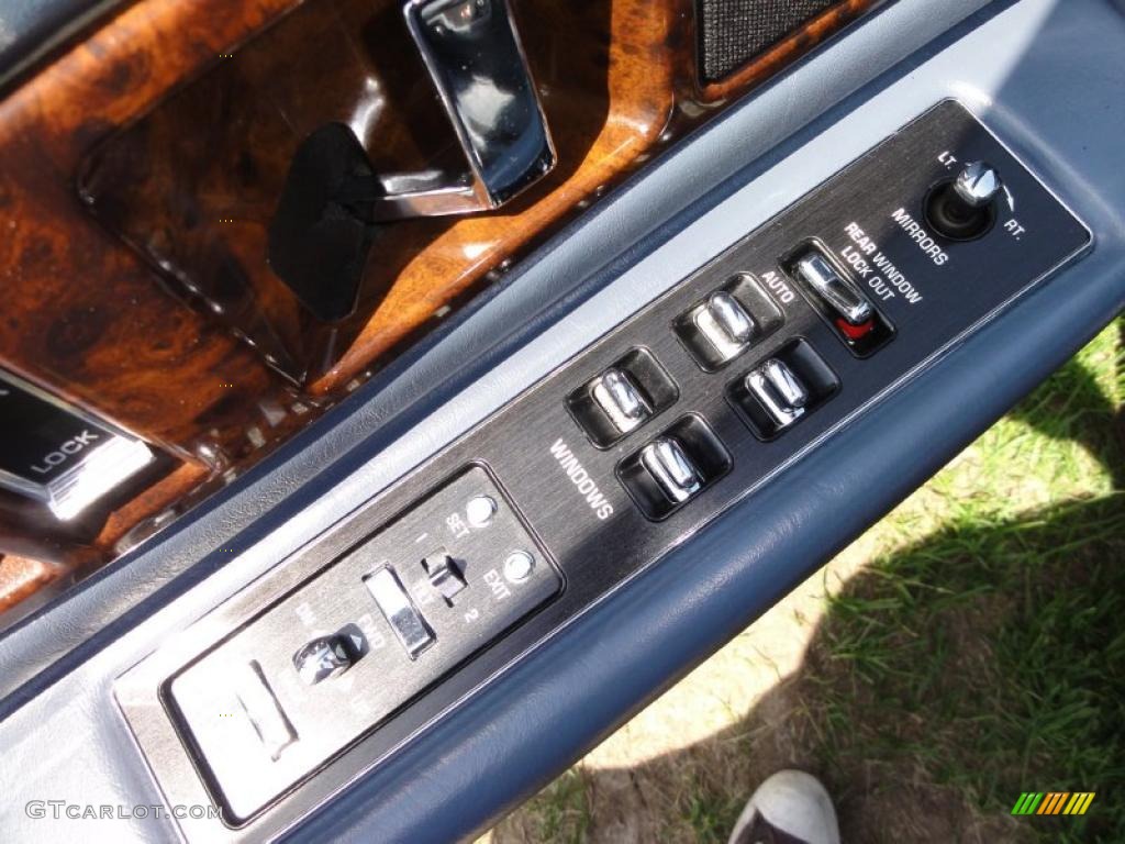1996 Cadillac Fleetwood Brougham Controls Photo #49291562