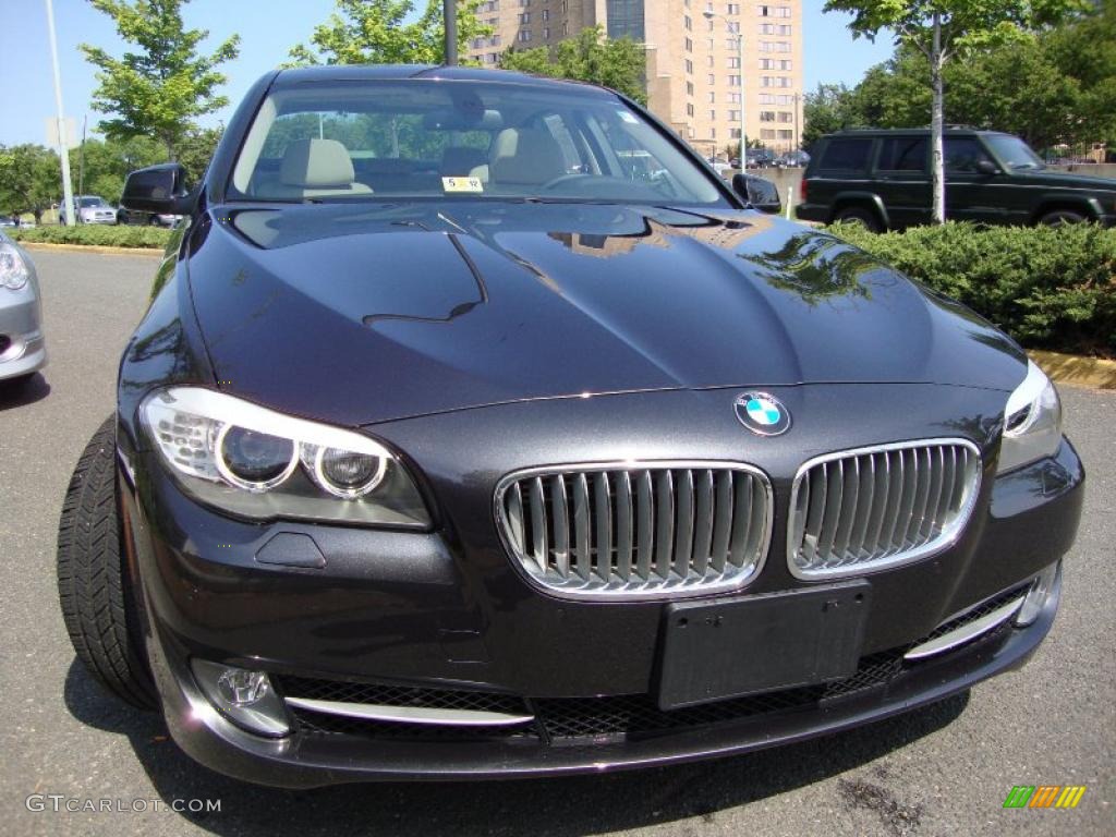 2011 5 Series 550i xDrive Sedan - Dark Graphite Metallic / Oyster/Black photo #16