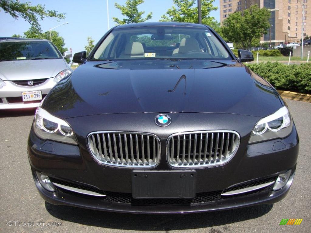 2011 5 Series 550i xDrive Sedan - Dark Graphite Metallic / Oyster/Black photo #17