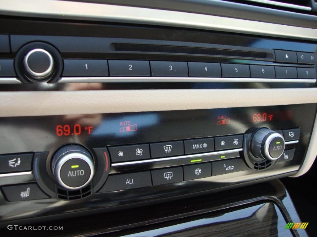 2011 BMW 5 Series 550i xDrive Sedan Controls Photo #49295138